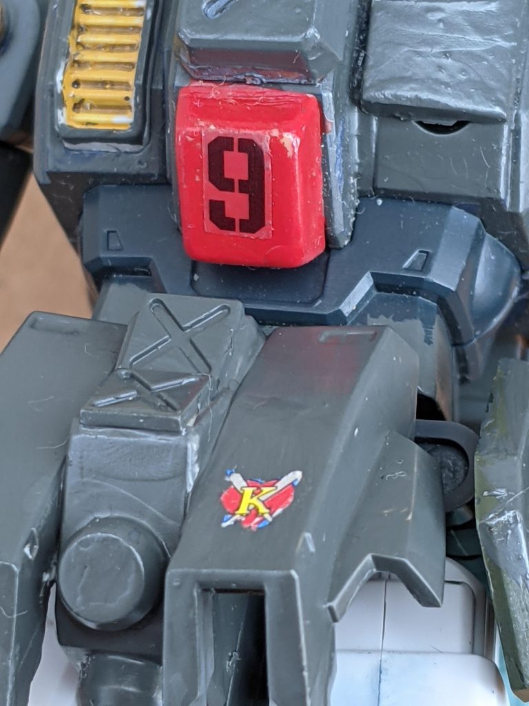 マーキング等々。9マーキングで量産機感、何ひとつ関係ありませんがカッコイイので、キングオブハートを貼っつけました。ちなみに量産機ではありません(汗)