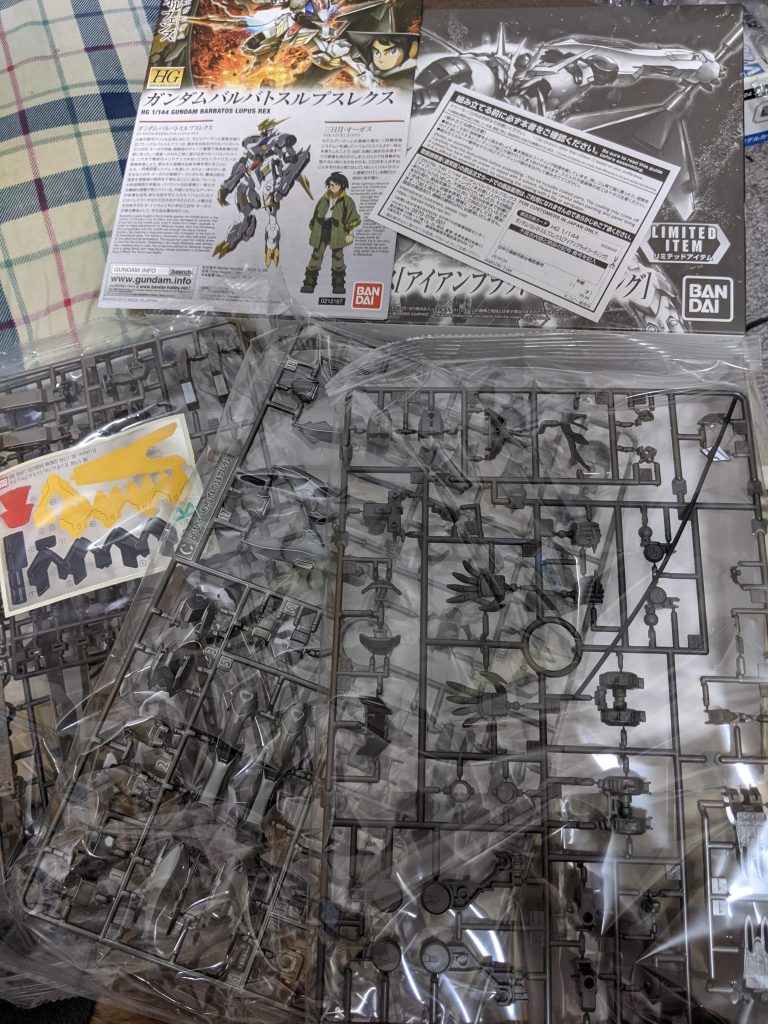 箱から出した状態です。ゲート数はルプスレクスと同じ数みたいですね。ノーマルのルプスレクスを作ったことないので詳しくは分かりませんが、色以外は同じみたいです。