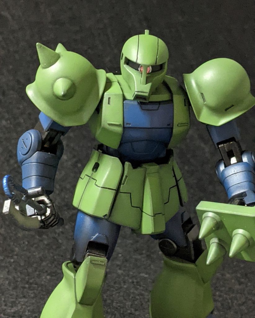 この照明の下だと雨ガエルの様な色味にみえますね。実物はもう少しシブいんですが。