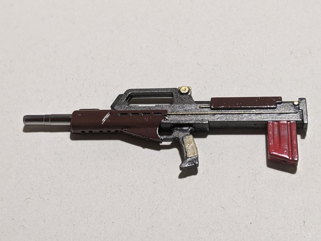 武器だけです。ジムライフルが個人的に大好きなので、多色塗りしてみました。武器はグレー系だけで塗られることがおおいですが今回は茶色を多めにしました。