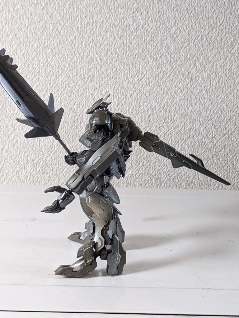 左サイドです。平手を選択しましたが、手も大きいですね❗左右の腕にサイドアームもあり、差し替え無しで展開可能ですが、写真を取り忘れました😅