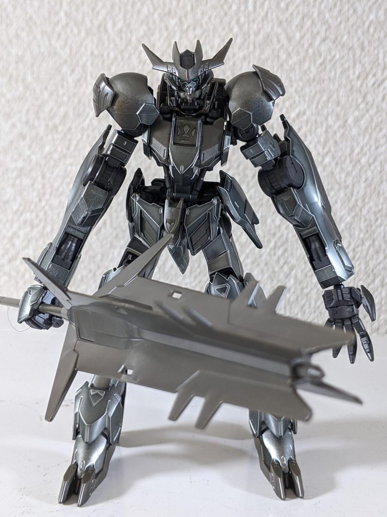 フロントです。細かい色分けもされてて素組でもカッコイイと思います😄