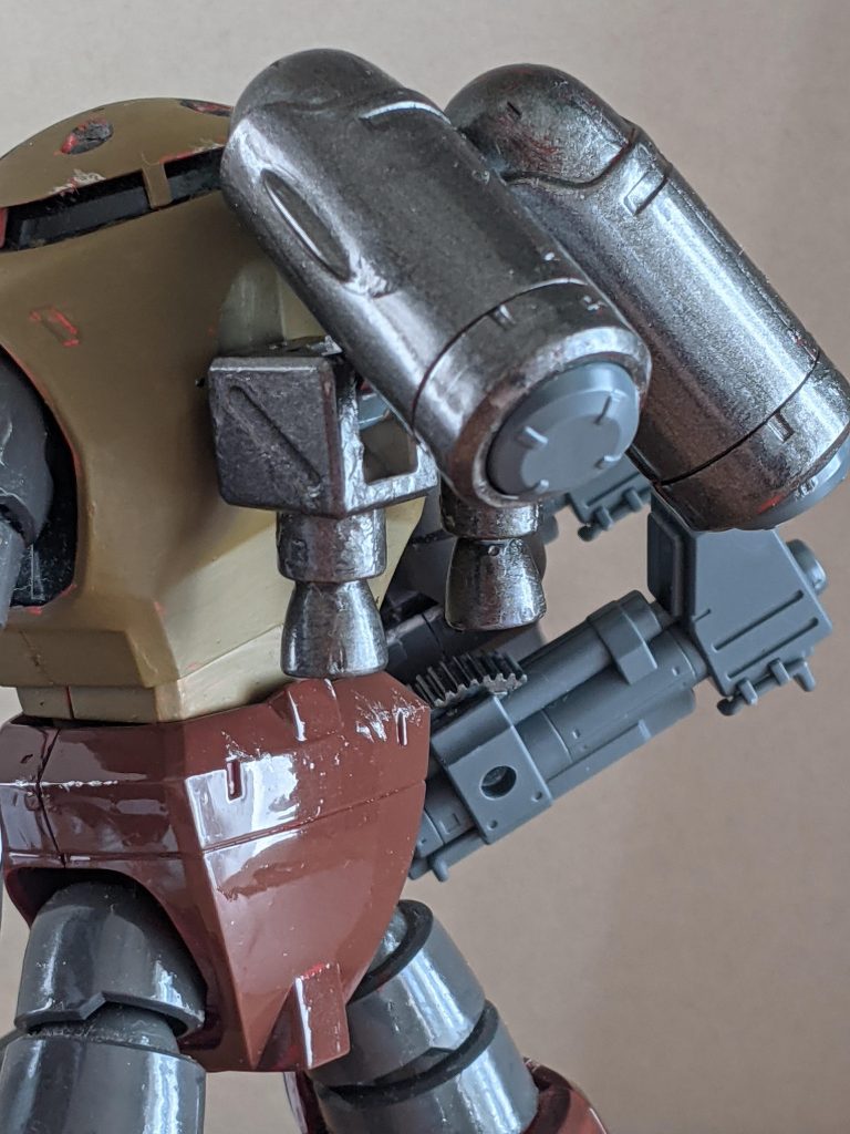 ザクF2の肩を使いスラスターを増設、可動式に。