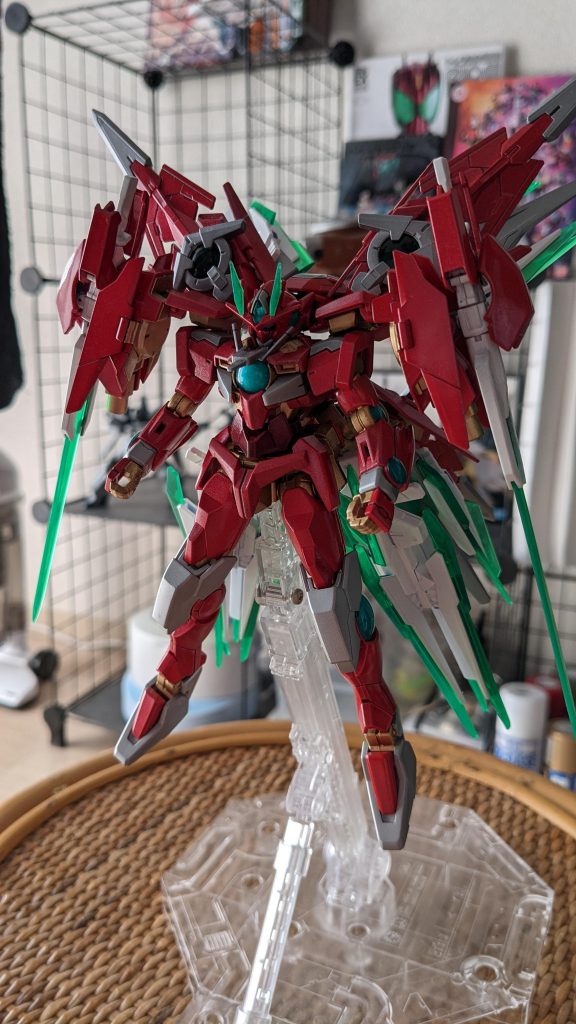 型式番号:GNP-∞機体名:∞(ダブルオー)クアンタ動力源:パンドラドライヴ(完全同調のGNドライヴ15基)武装(後述のものは省く)GNゲート/α、GNフィールド/Ø、トランザムシステム/Ω、クアンタムレイジ、クアンタムバースト、クアンタムファーゼスト