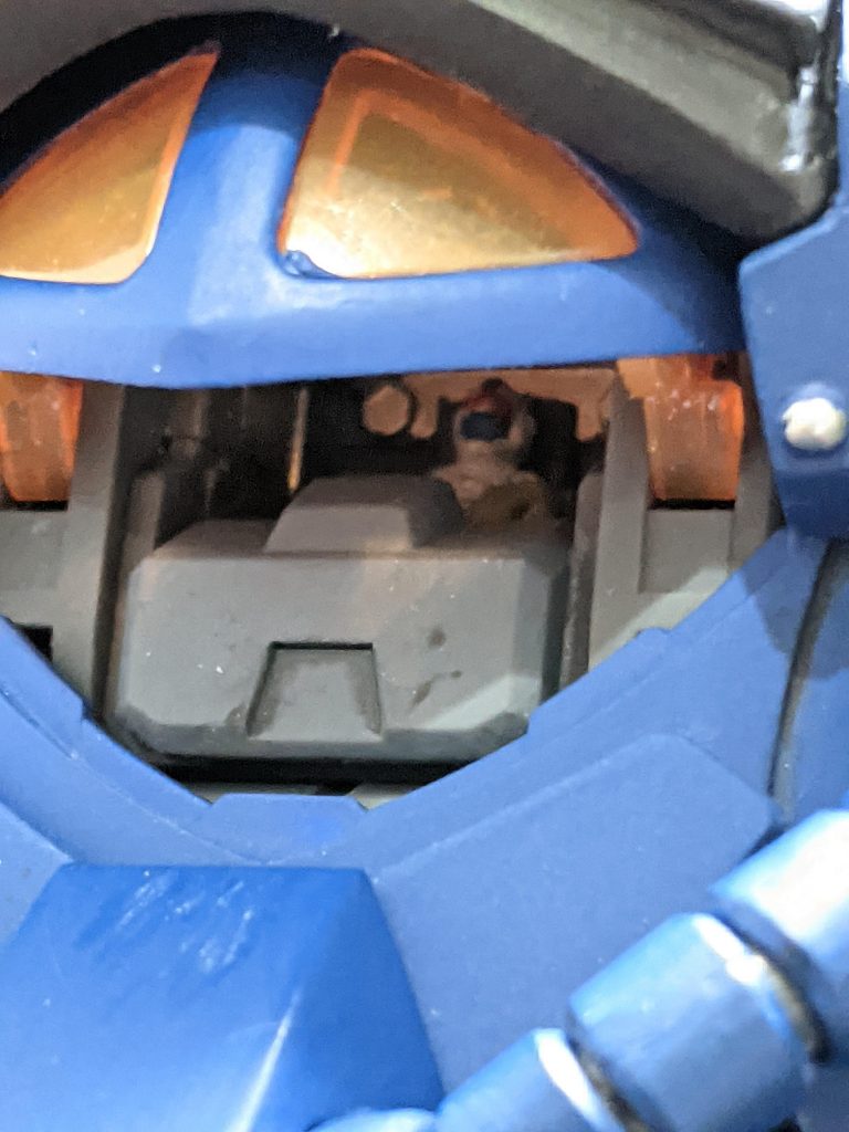 一応ランバ・ラル乗ってます(≧▽≦)