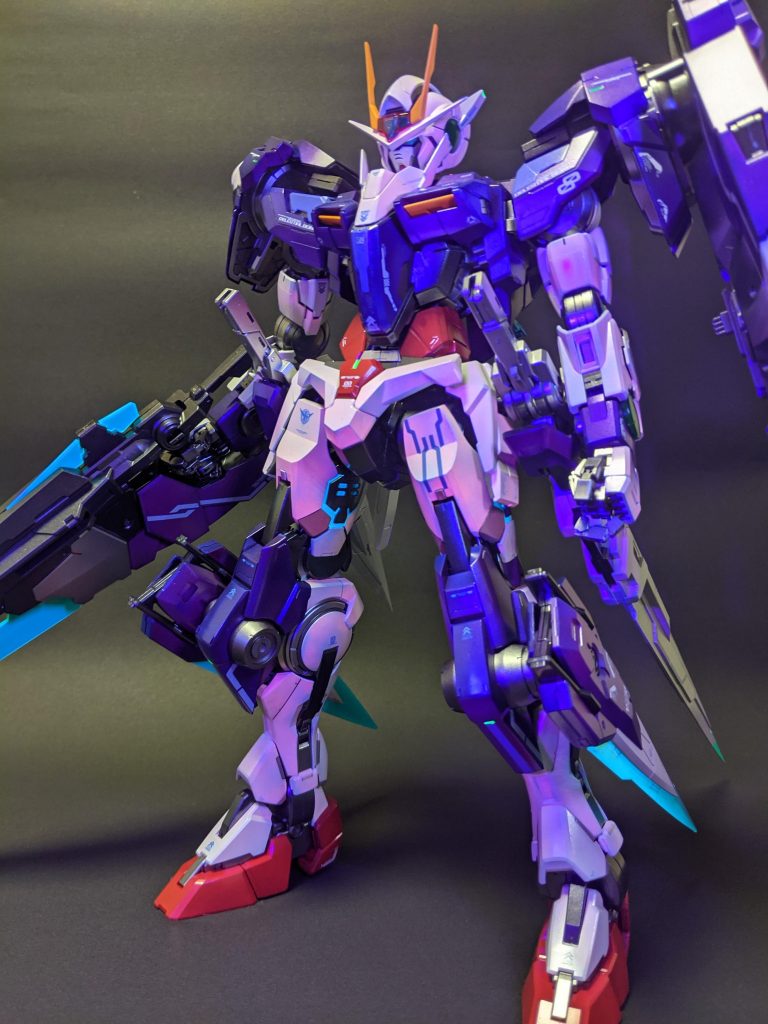 UVライトにて赤く反応する塗料を使用。