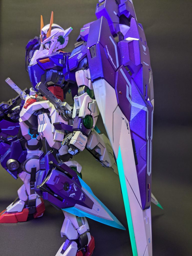 UVに反応する塗料をトップコート前に塗布。使用したのはスプーキーレッドです！もう少し赤くなってほしかったなーww