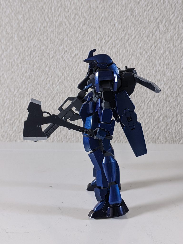 左側です。標準装備のバトルアックスを装備しています。これで、近距離戦の対策もバッチリだと思います❗