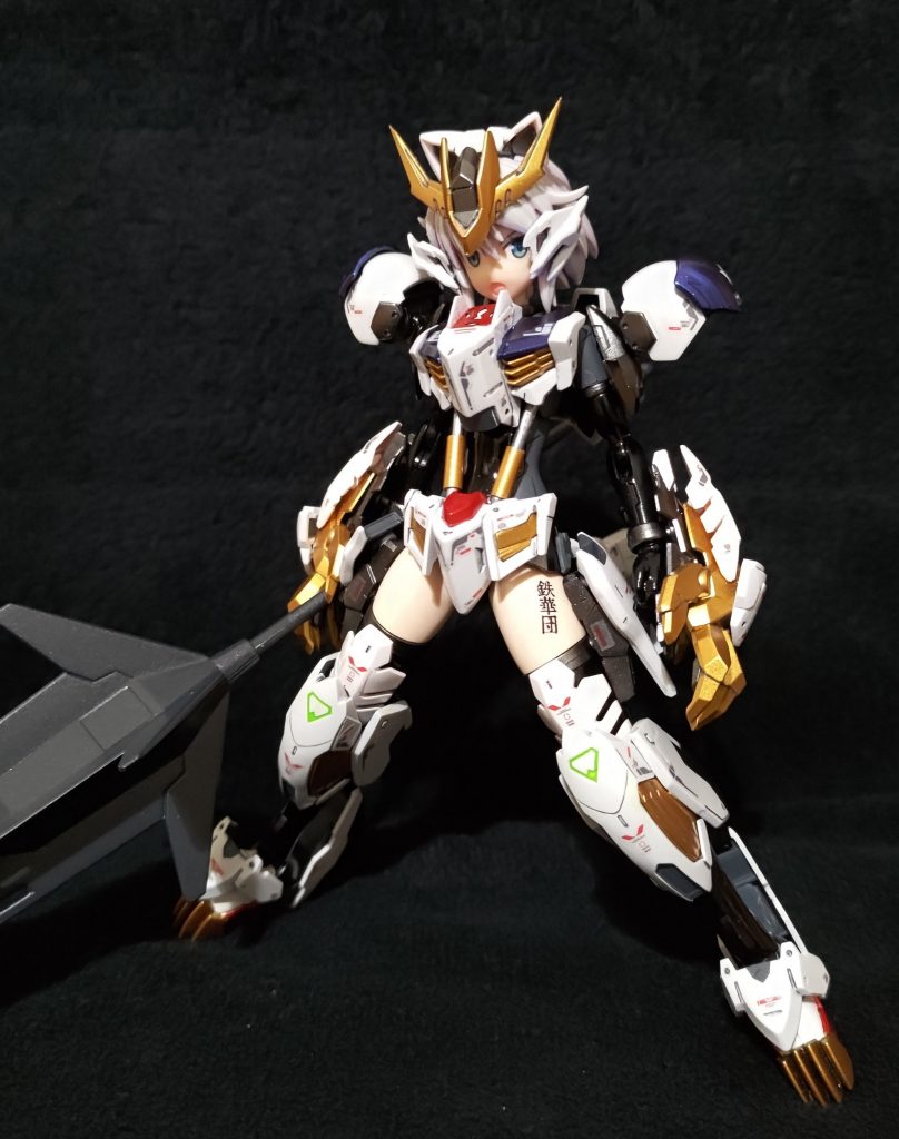 基本的にリシェッタにバルバトスの装甲を多少加工して着せています。ガンダムフレームの特徴的なお腹のシリンダーはプラ棒とプラパイプで作成しました。