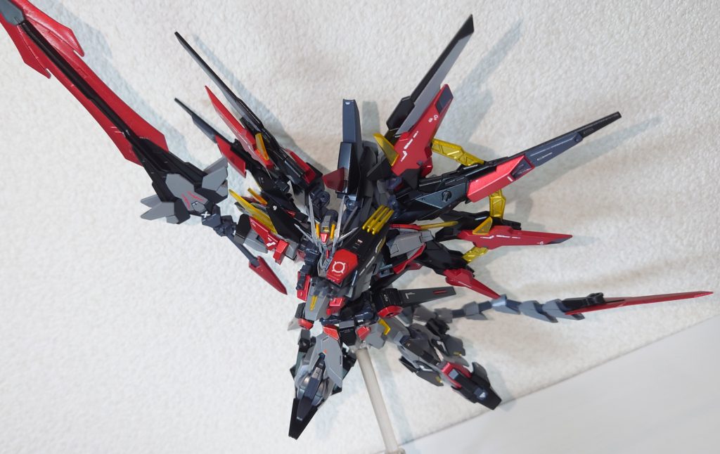 「Iフィールドジェネレーター」詰め込みガンダム要素②「X3」前腕部のパーツを可動させ、腕を向けた先にIフィールドを展開する。