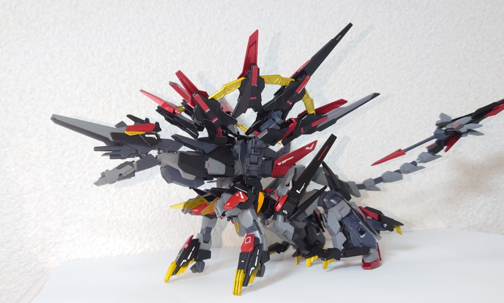 「ブラスターモード」「スピニングブラスター」スピノサウルスモチーフの砲撃形態。継続してエネルギーを消費する武装が少ないため