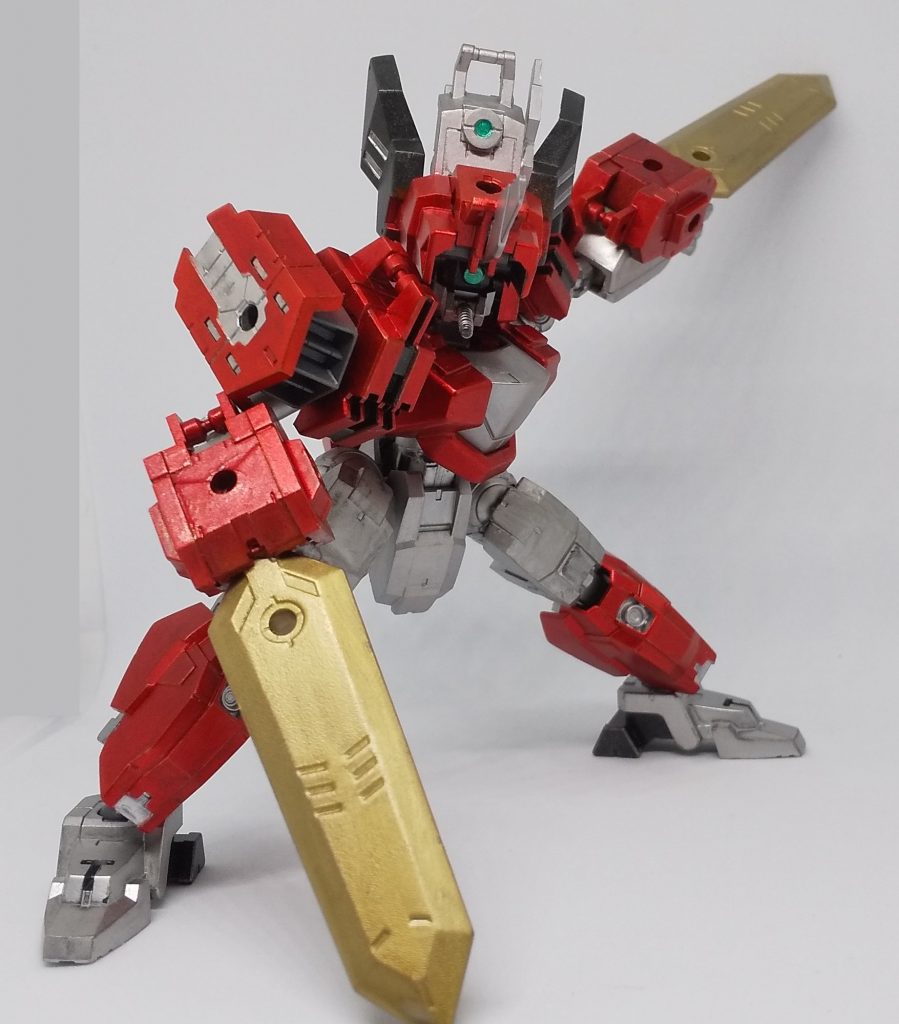 また、ボールジョイントの取り付け方の設計上、腕部ソードの向きを自在に変えることが出来ます。（名付けるならアタックモードといった感じ）