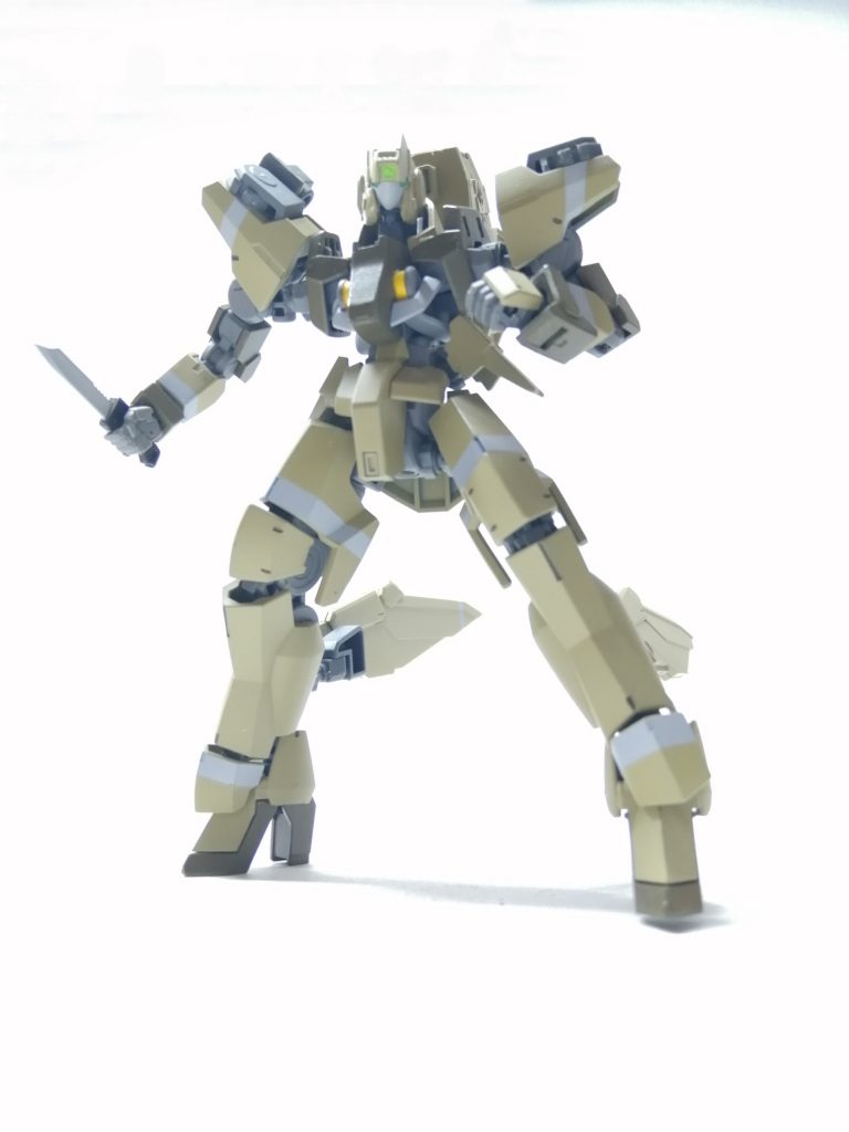 ナイフはリアアーマーに装備させてみました