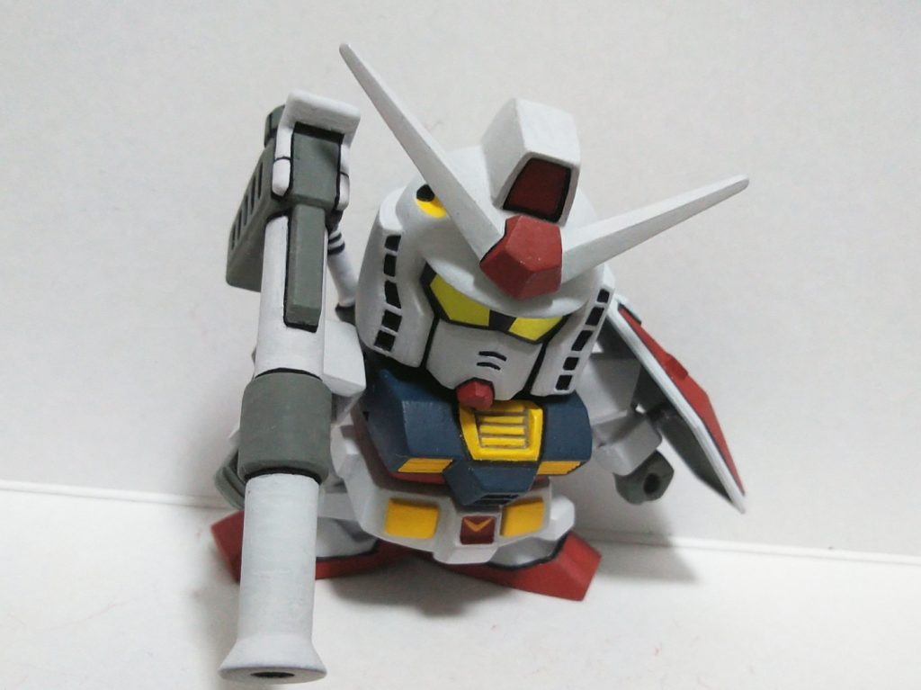 初代ガンダムのバズーカをはじめて2色パターンで塗りました。映えますね。塗装は全て水性塗料筆塗りです。