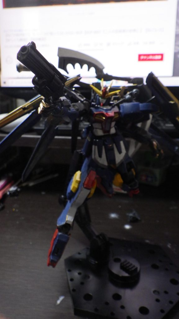 ラモールマグナム リボルバー型の射撃兵装。射程距離は長くないので、主に威嚇射撃に使われる。