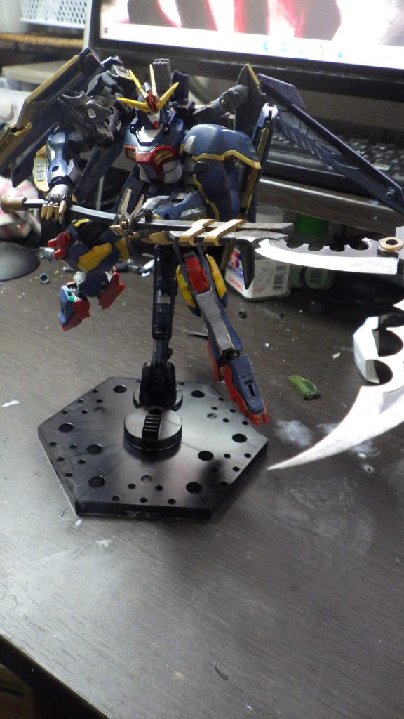 合体して大型の武器、ラモールデスサイズになります。(コトブキヤのスカルマサカーをほぼそのまま使ってるので、オリジナルでも何でもありませんが……)