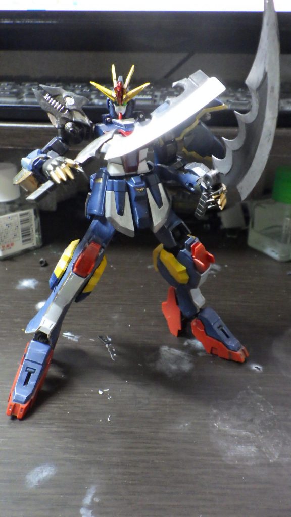 作戦に応じてクロークは取り外され、軽装状態で出撃することも可能。