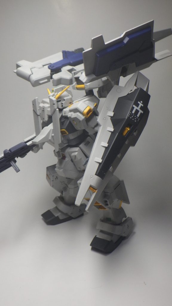 ヘイズル・ラー形態になると正面の増加装甲が邪魔をして頭部を写すのが難しいです（逆に言えば頭部のカバーが完璧なのえ賞）