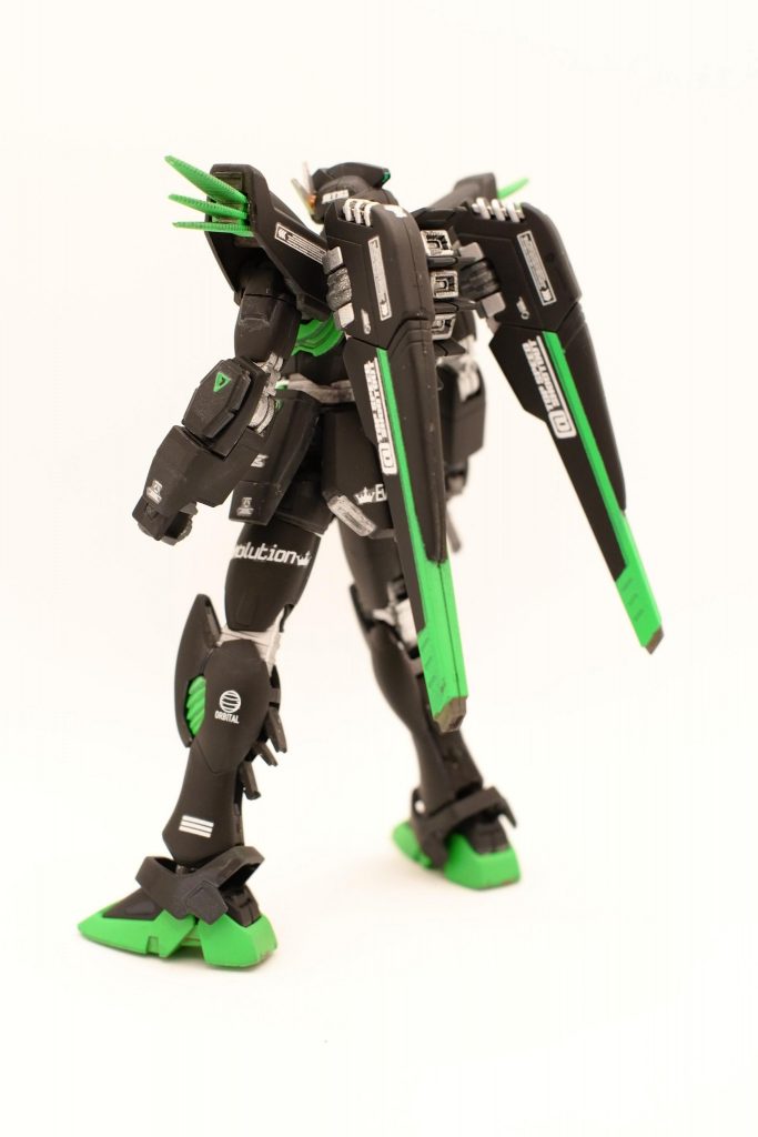 MSがスポーツカー感覚で手に入る時代に、メーカーがMSをアピールするためのMSショーに出すために調整した機体、という設定です。バイオコンピュータ？載せるわけないだろそんな危ないもの