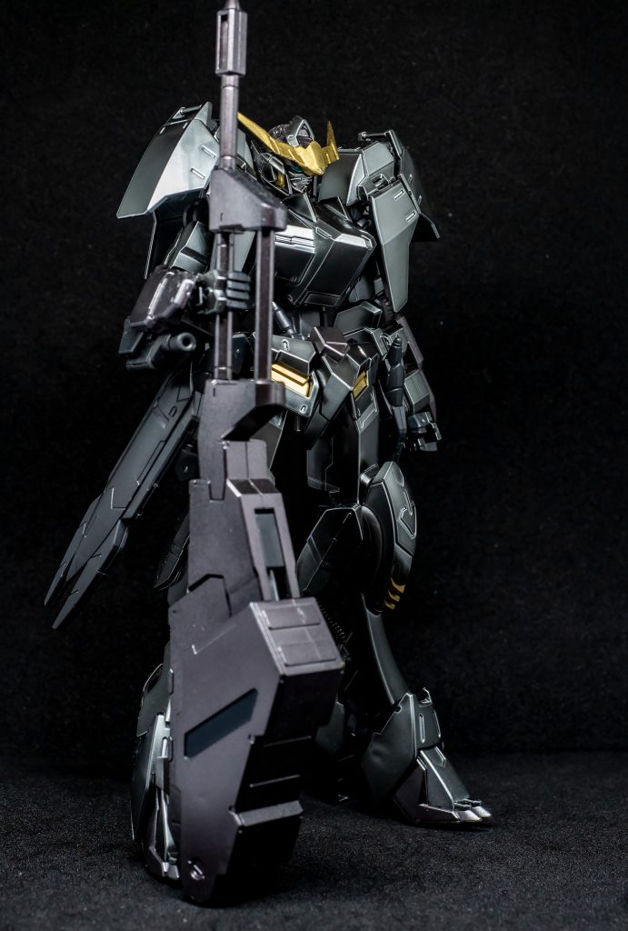 レンチメイスは一部マーカーのグレーを塗った後マスキングしてエアブラシシステムを使用しました。剝がすときにテープに持っていかれるかと思いましたが今回は大丈夫でした。最後までご覧いただきありがとうございました。