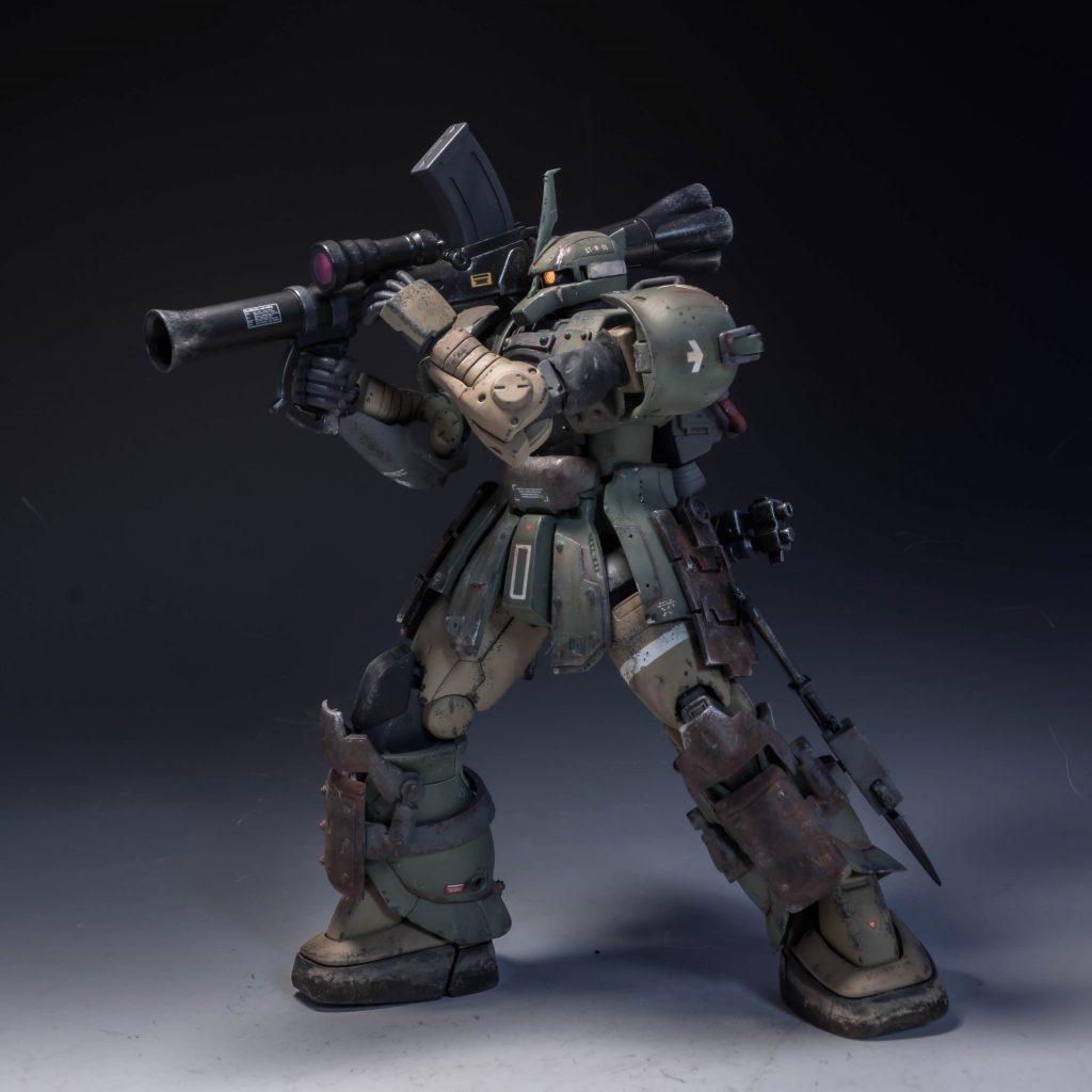 砲撃武装H&LSB25K/280mmA-P改　ショート ザク・バズーカショートザク・バズーカは、バックパックに懸架できる。