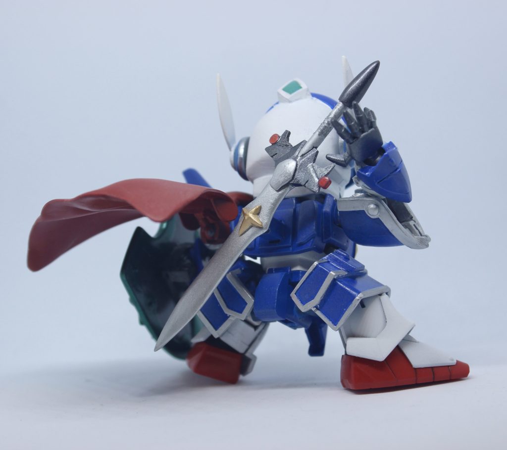 抜剣ポーズ。マントはボールデンで接続。