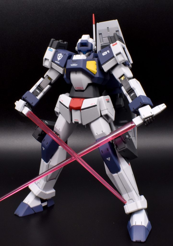 通常のシャルドール改はサーベル一本ですが、Gエグゼスのバックパックを使っているので二本持ちが可能です。