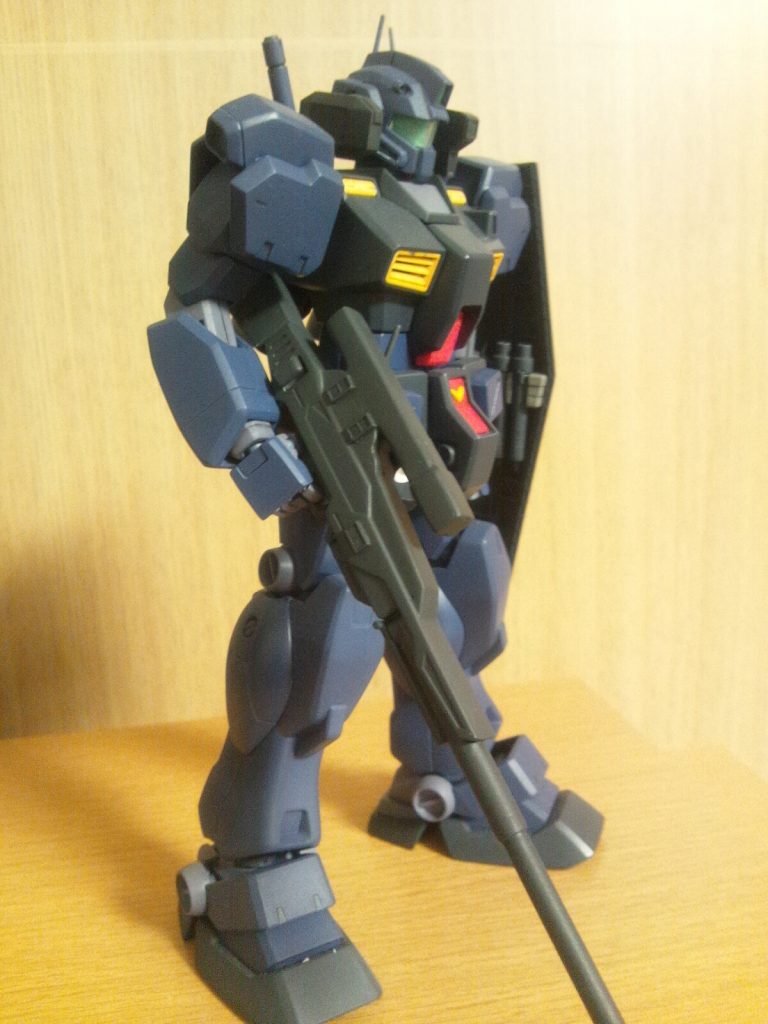 ヘッドとシールドをジム改から移植。スナイパーライフルはMk-Ⅱのライフルをジャンクパーツとパテで成形しました。ライフル本体はMGから、スコープはPGのMk-Ⅱのビームサーベル、HGのバルカンポッドを脱着可能なレドーム基部に、レドームは旧F90のアンクルパーツです^^  HG,MG,PGと当時のMk-Ⅱが犠牲に…いや、生かされてます(笑)