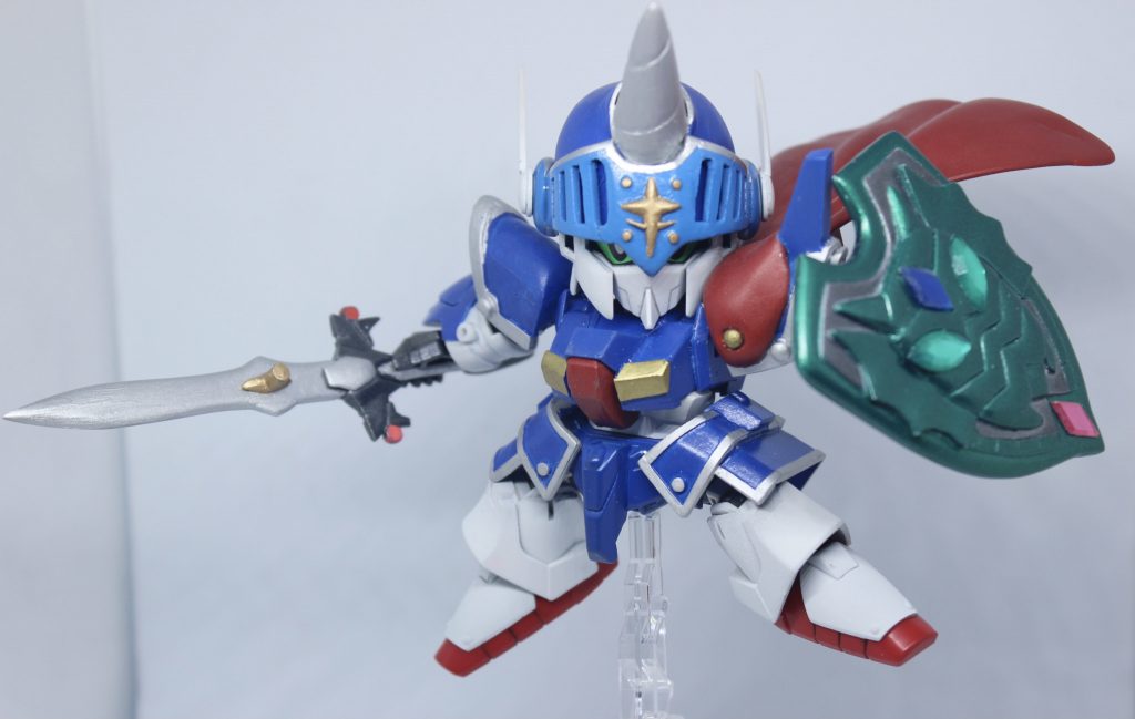 腰はSDCSゼータの物を使っているのでスタンド用の3mm穴があります。サイドスカートはプラ板によるスクラッチです。