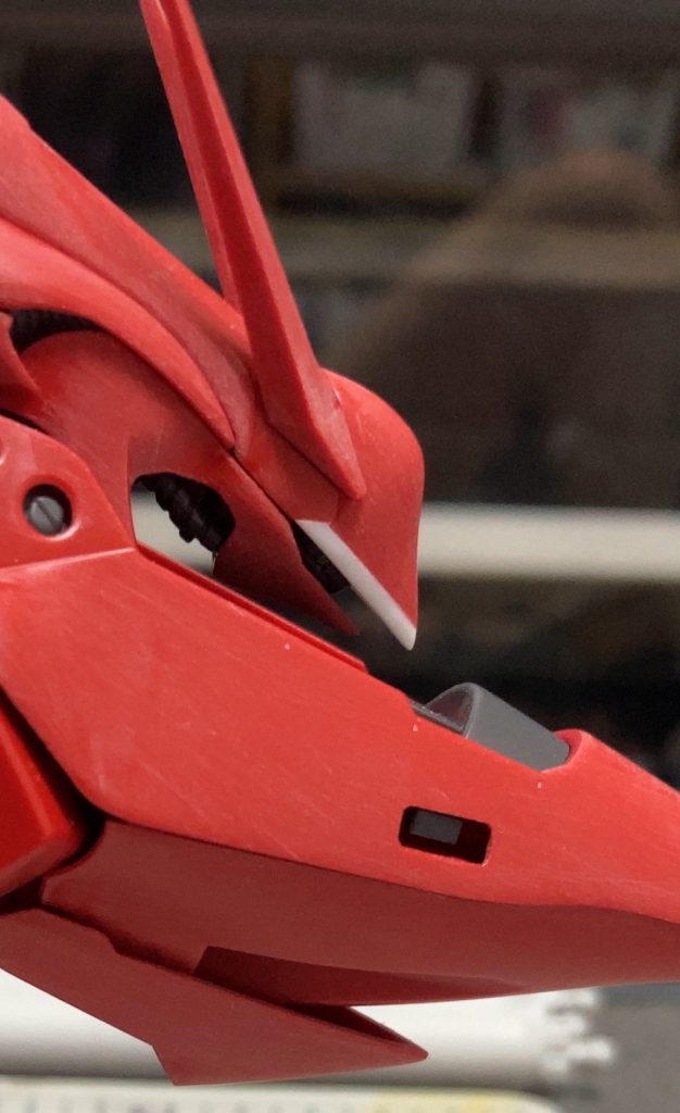 モノアイスリットは3㎜プラバンで幅詰め、モノアイはHアイズに交換しています。