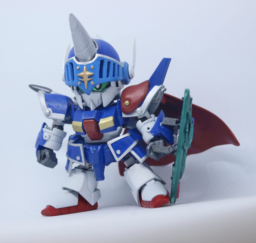 素立ち。レシピは、顔、ボディ、腰:SDCSゼータガンダム肩アーマー:HGビルドバーニングガンダム腕、マント:LGBB騎士ユニコーン足:スターウイニングガンダム他はプラ板とパテでのスクラッチです