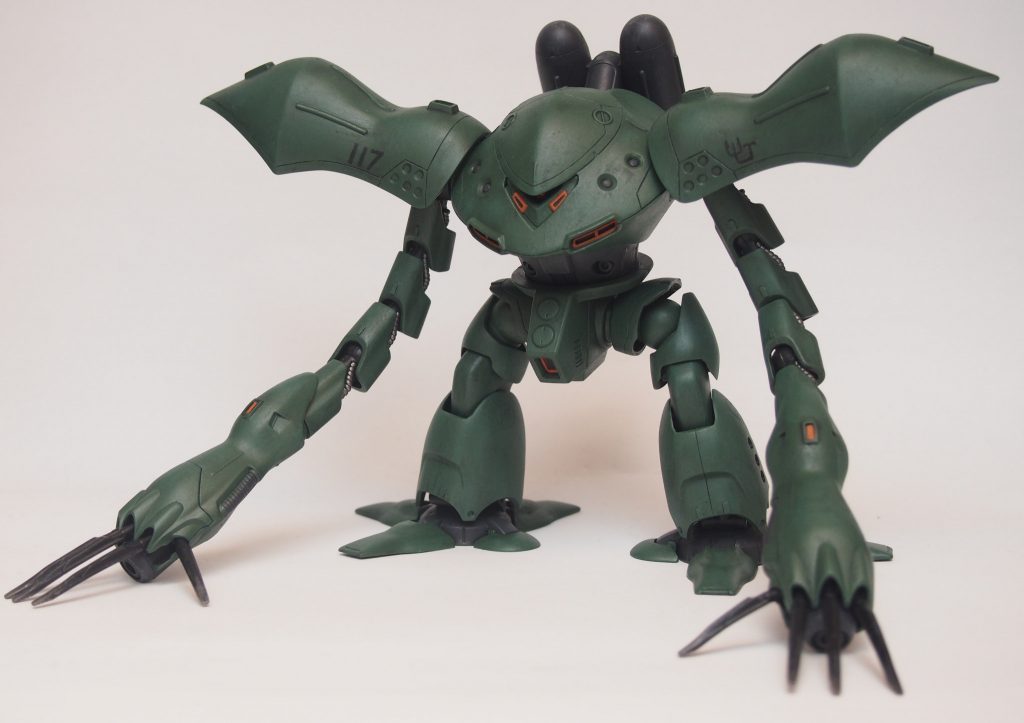 1/144 HGUC ハイゴッグ前回のガンキャノンに続き今回もマイナーカラーシリーズで塗装、それに加えて初のレインボー塗りを試してみましたマーキング含めてシタデルの筆塗りで仕上げてます因みにカラーの元ネタはガンダムGSIGHTのハイゴッグ(アナザーカラー)から、マーキングはF.M.S.のゴッグから