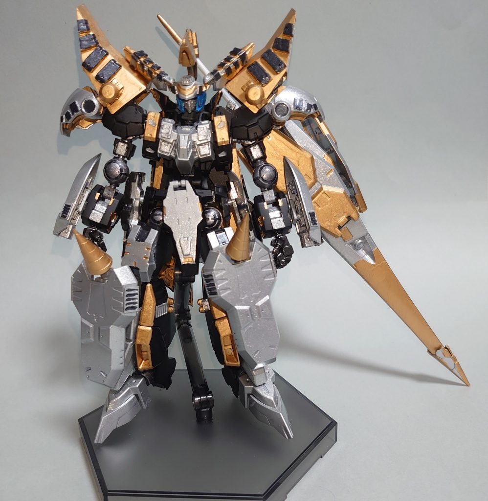 グングニルは背中にマウントできます。ベースはキマリストルーパーのデストロイヤーランスなのでかなり大きいです。