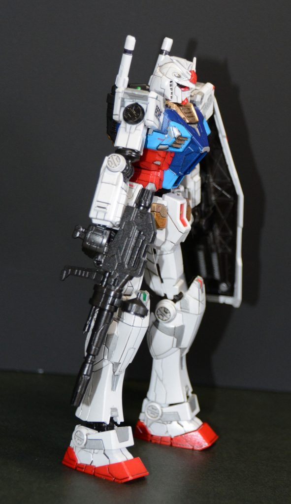 ランナー塗でパールホワイト、メタリックブルー、メタリックレッドを主に塗装しています。