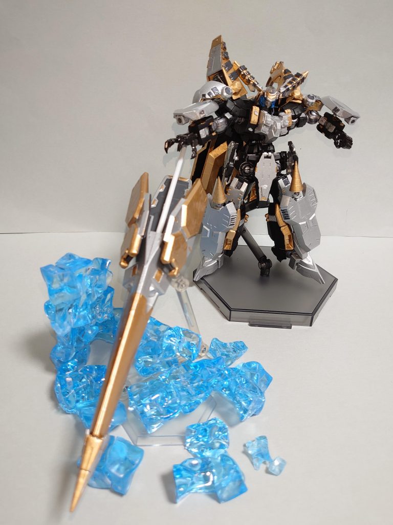 吹き荒むブリザードを切り裂き、主の腕に宿れ！神機グングニル、召喚！そして、アニメでよく使っていた神機グングニルをイメージした大槍も再現してみました。