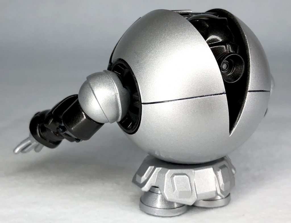 バックショットレジスチルはお腹から背中の大部分まで黒い枠が続いているのでそれに合わせて大きくカットそうすると中がだいぶスカスカになってしまうので新たにモチーフを追加して見た目良くしました