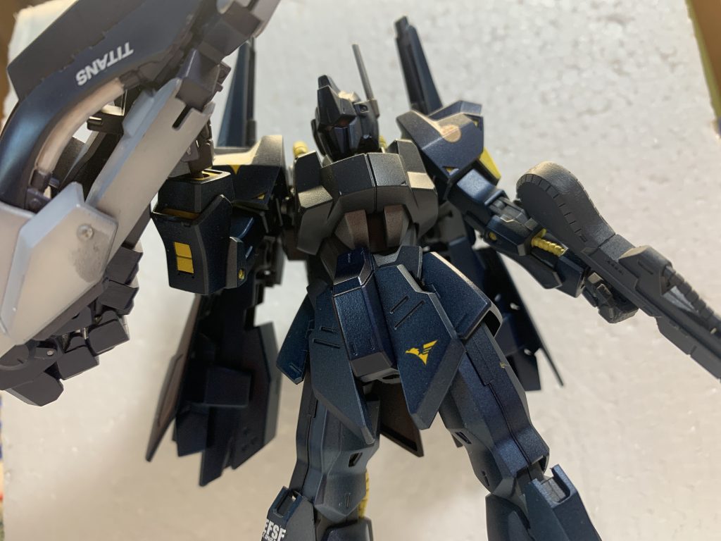 見上げるような感じで 