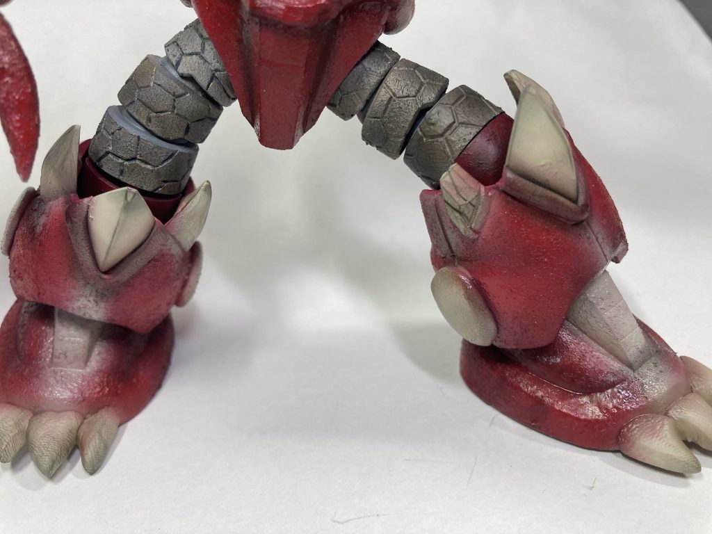 脚部は元の形状を生かして骨っぽく部位破壊表現もしてみました