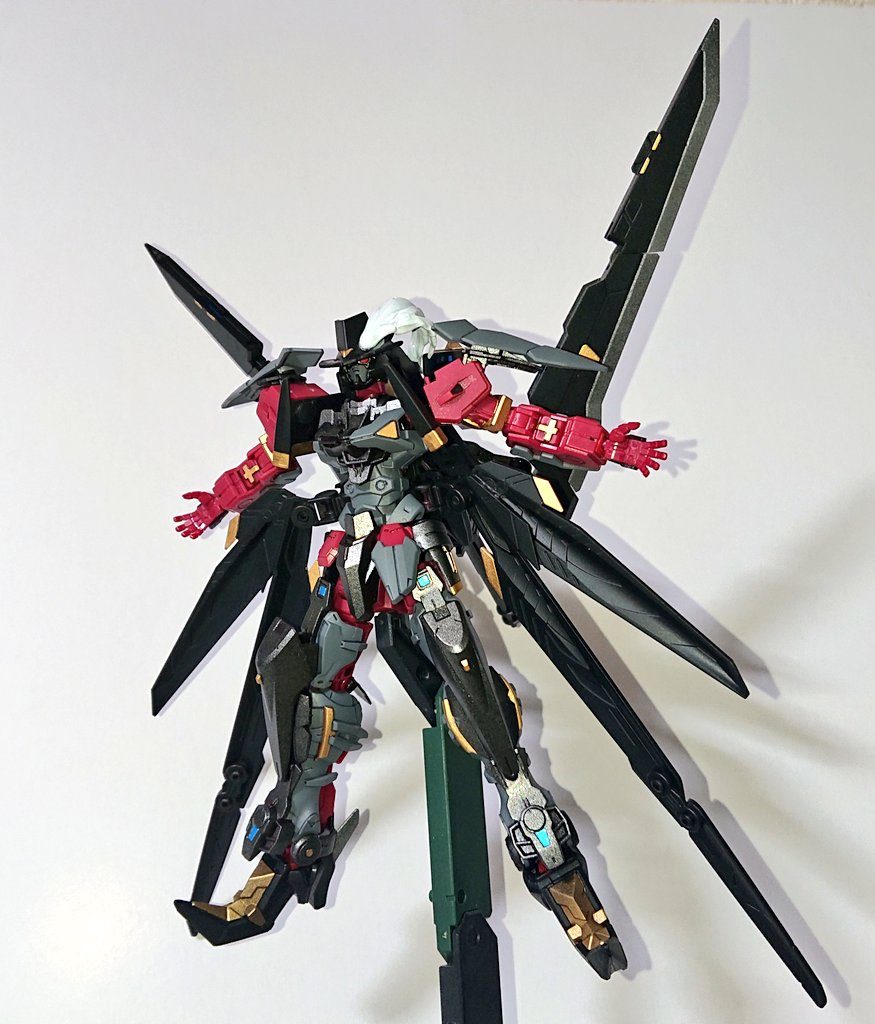 強化形態『フェニキス・ノワール』簡易ナイトロシステムを使用したハイマットモードを意識した形態。数分だけステータスが上昇する。