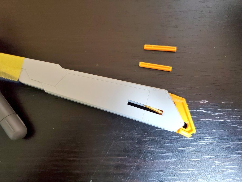 ヘイズルの大型ブースターも合わせ目処理、後ハメ加工を行っています。