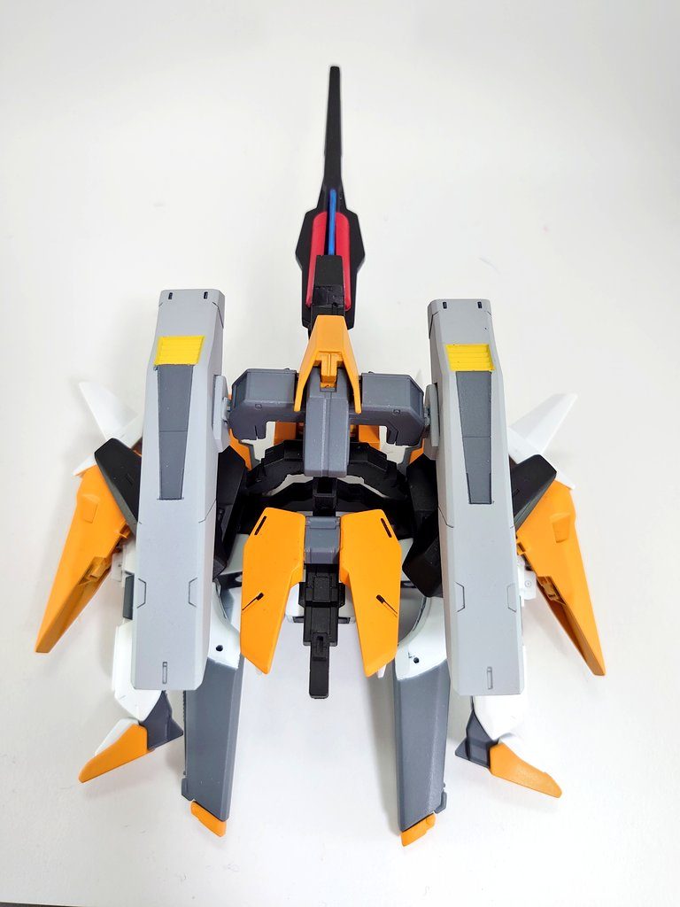 ウェーブライダーアーマー単体でも戦闘出来る様に支援機ぽくしました。その為、各アーマーパーツの接続部分を少し変更しています