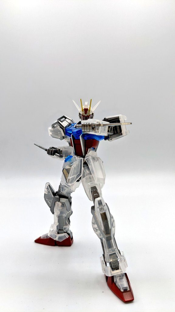 EGだけあって、簡単に組立て出来てこのスタイル中のパーツが見えるのも楽しむ1つだと思います!他の一番くじの様に、中途半端にクリアが入ってる訳ではないので、僕は好みのキットでした!ぜひ、一番くじで当った方は試してみてください!