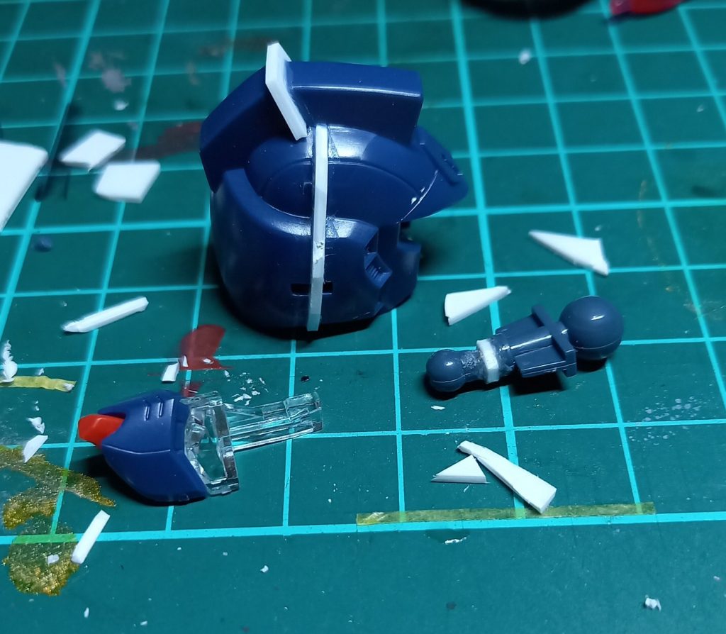 頭を１ミリプラ板で横に延長しています。首も１ミリ延長して、下向けるようにしました。