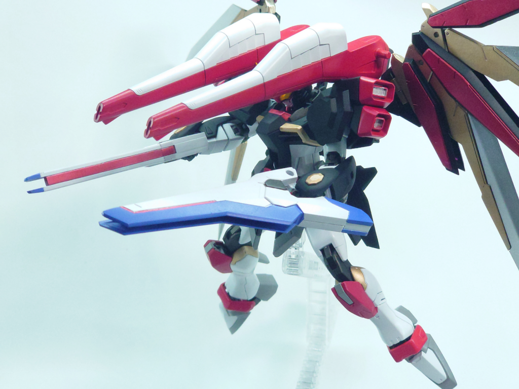 2丁持ちとアムフォルタスを展開した状態ですライフルにだけ青を入れてみましたが目を引くので結構気に入ってます