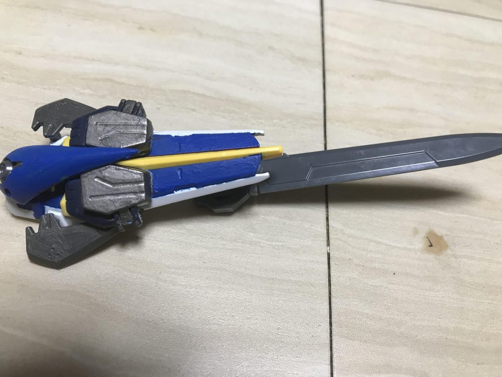 ヘビーアームズの肩や確かビルドパーツのシールド系の部分落下して大破したノイエジールメガ粒子砲の部分とGNブレードをでこる