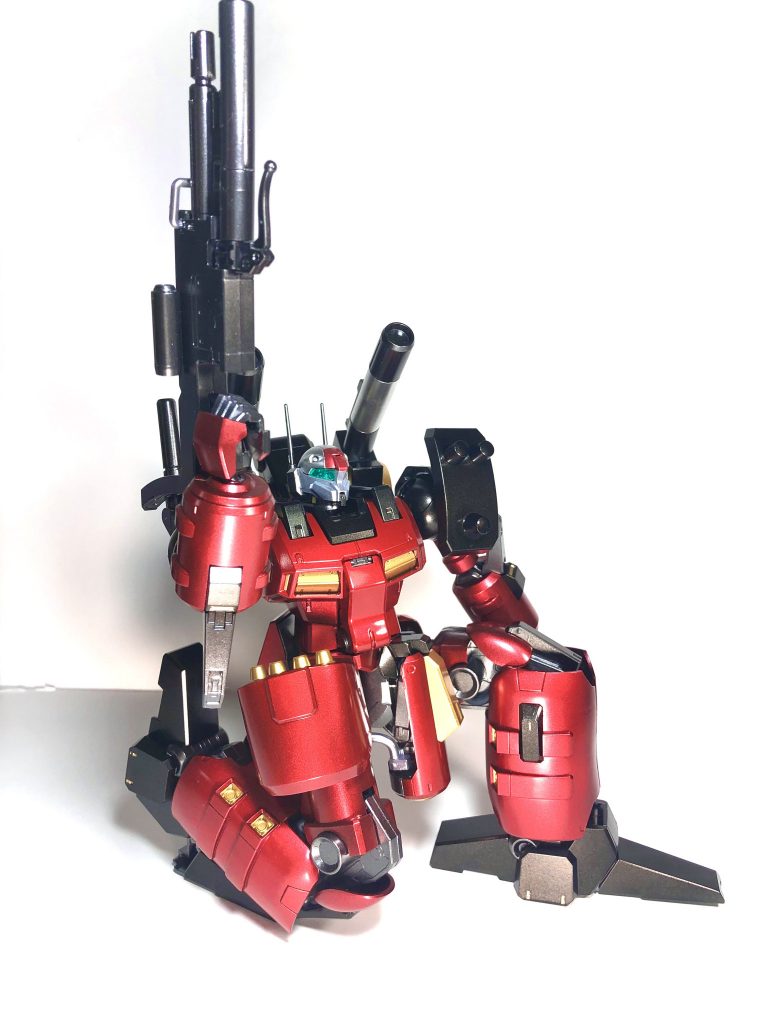 膝立ちもお手の物。作中であったようなゲリラ戦がとても似合います。