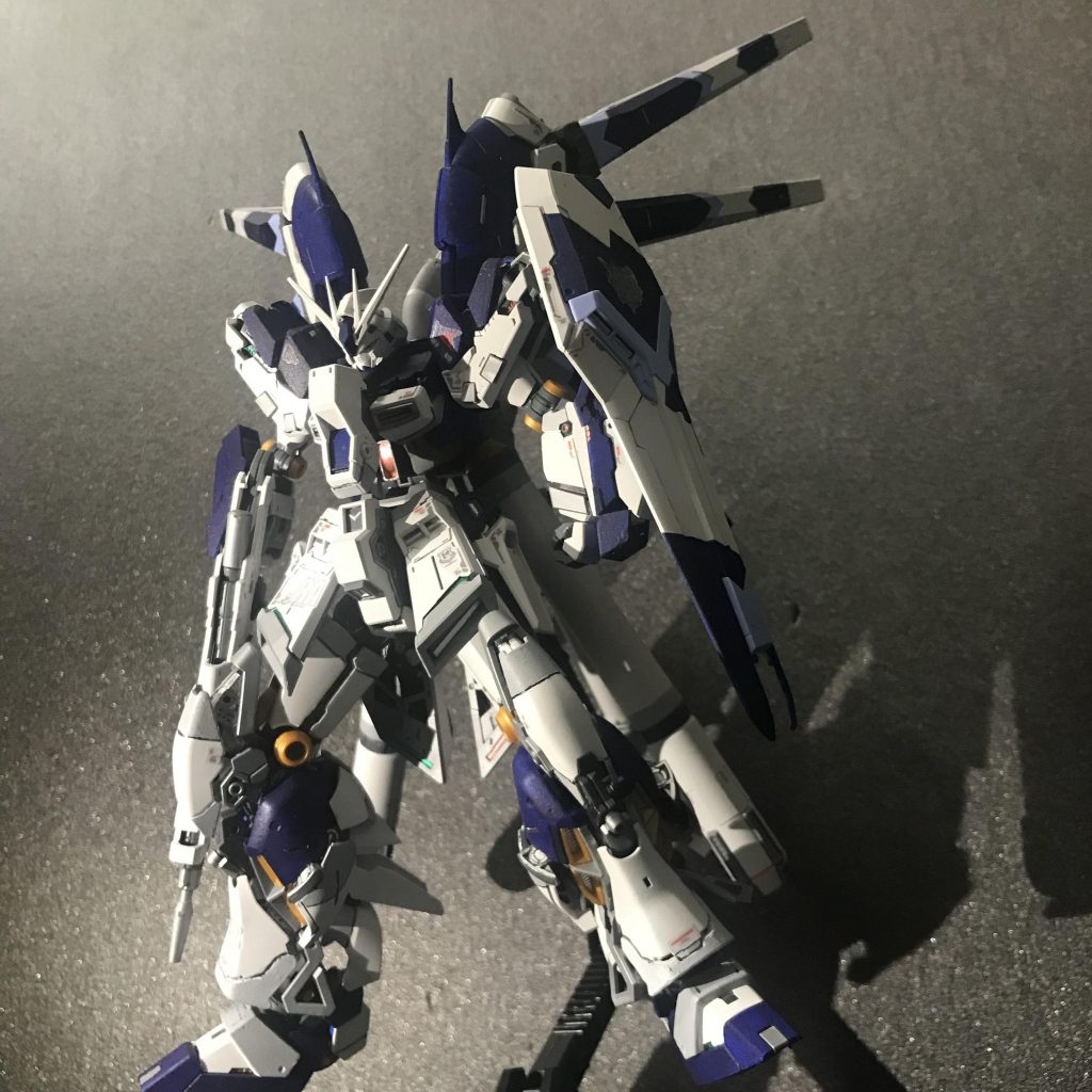 あまり違いが分からないですが、装甲が開いますね。はい。(雑)カラーは気に食わなかったので青に塗装しようとしてこうなりました紫はあまり好きじゃないのですが、勝手にこうなってましたw