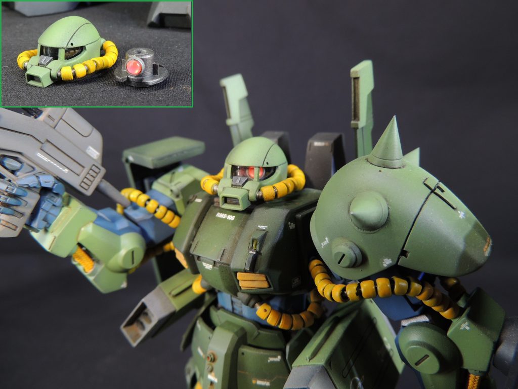 モノアイ・シールドは、透明プラ板で自作し、モノアイは基部に軸を通しているので左右に可動します。