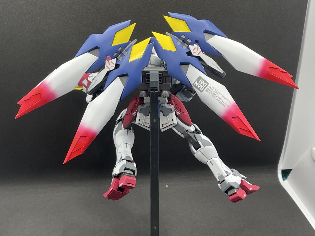 美しいウィングバインダーグラデーションがお気に入りです。あとなんかのっぺりしてたのでVer.Kaの水転写式デカールを貼ってます。