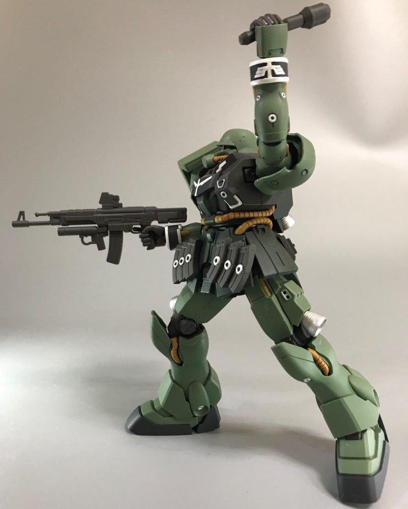 ドイツ軍兵士のような顔なので手りゅう弾も似合います。